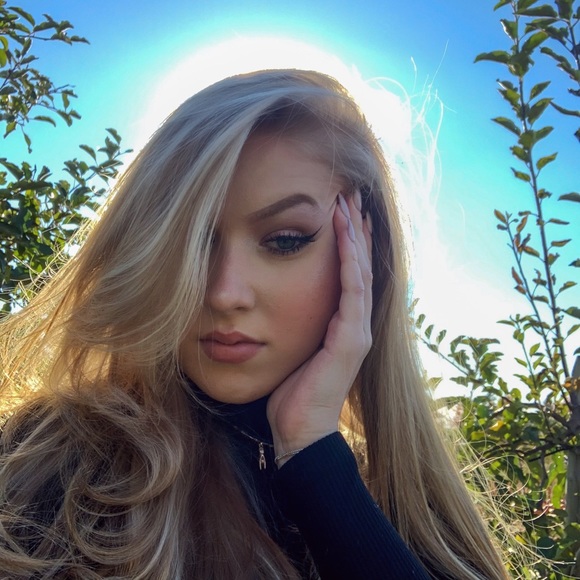 Meet your Posher, Chelsey - Picture 1 of 1